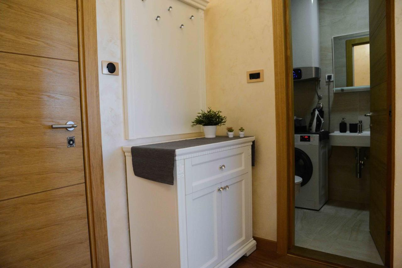 Tesla 70 Apartment With Secure Parking In The Garage Novi Sad Exterior photo