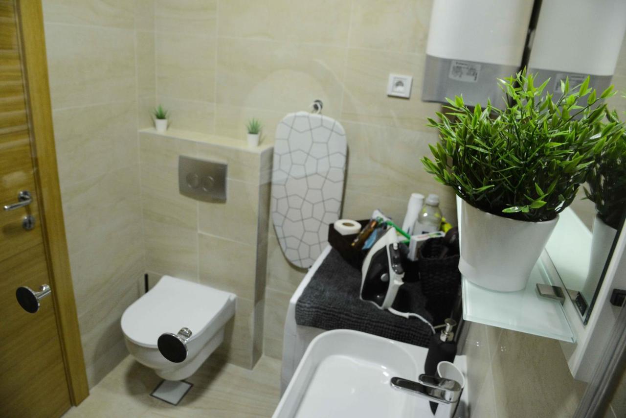 Tesla 70 Apartment With Secure Parking In The Garage Novi Sad Exterior photo