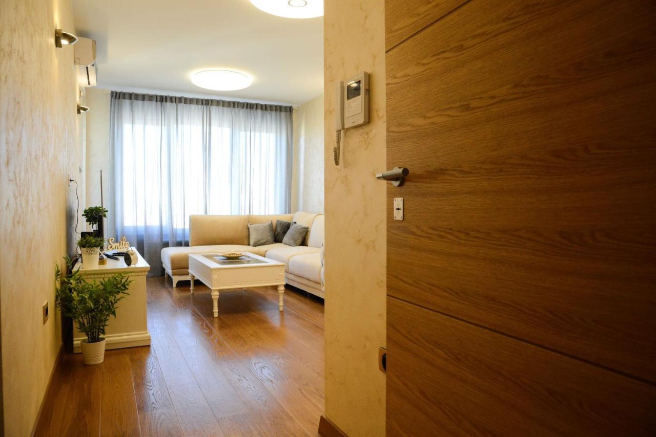 Tesla 70 Apartment With Secure Parking In The Garage Novi Sad Exterior photo