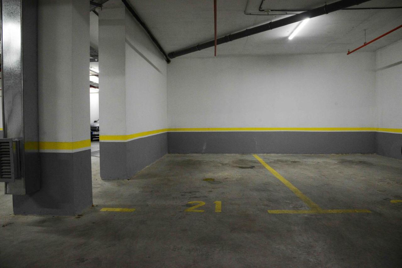 Tesla 70 Apartment With Secure Parking In The Garage Novi Sad Exterior photo