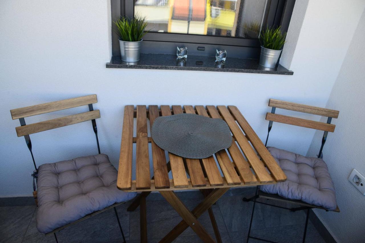 Tesla 70 Apartment With Secure Parking In The Garage Novi Sad Exterior photo