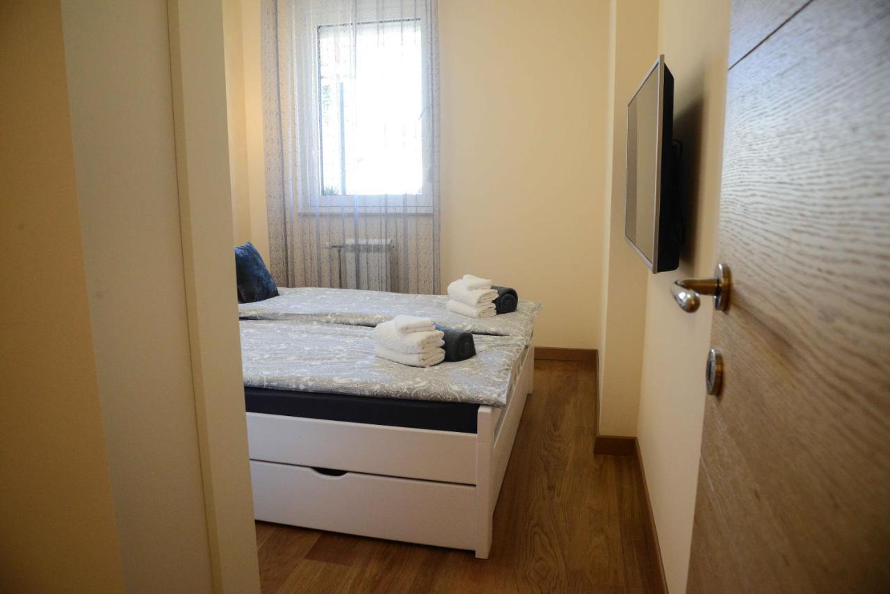Tesla 70 Apartment With Secure Parking In The Garage Novi Sad Exterior photo
