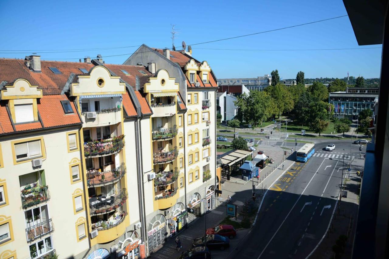 Tesla 70 Apartment With Secure Parking In The Garage Novi Sad Exterior photo