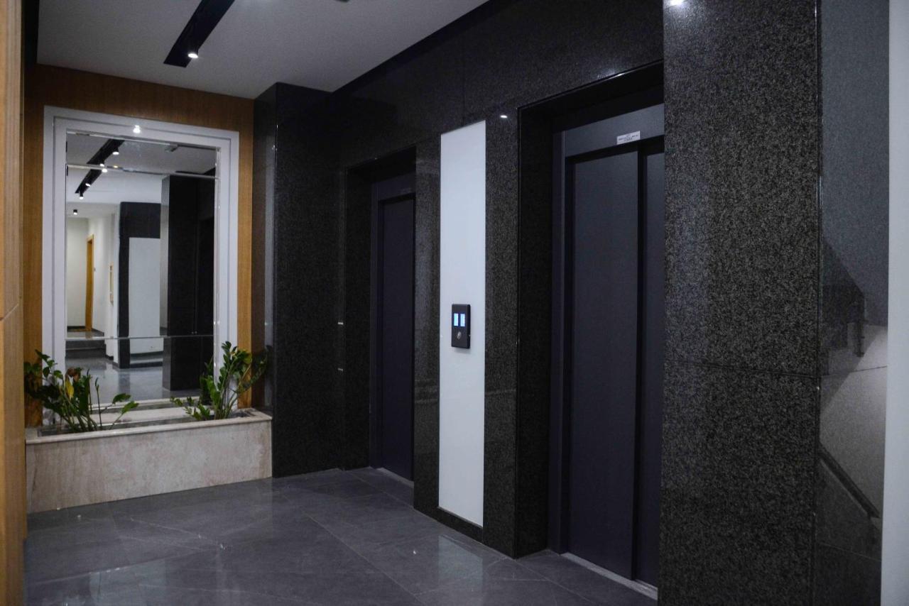 Tesla 70 Apartment With Secure Parking In The Garage Novi Sad Exterior photo