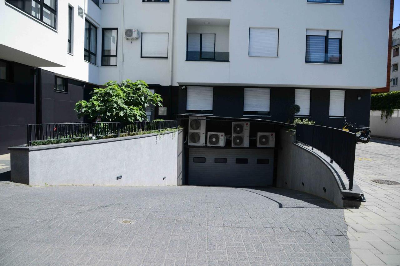 Tesla 70 Apartment With Secure Parking In The Garage Novi Sad Exterior photo